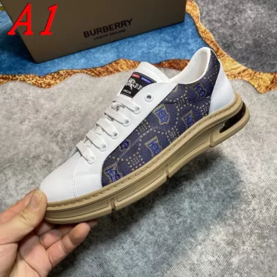 BURBERRY スニーカーユニセックスで共有！カップルコーデに最適