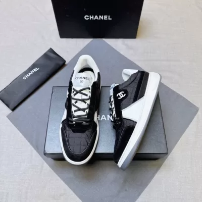CHANEL スニーカー通学女子に人気！軽やかピンクシューズ