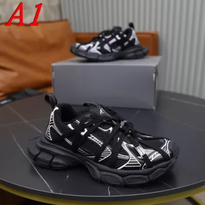 BALENCIAGAスニーカー【新作先行】モダンでシック！通勤用疲れ知らず