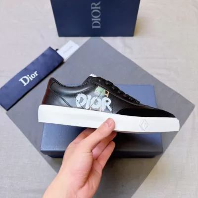 DIOR スニーカーコスパ最強!長く愛用できる耐久性