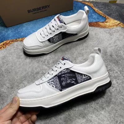 BURBERRY スニーカー冬の寒さ対策！防寒仕様のアンクルブーツ