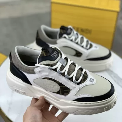 FENDI スニーカー夜ラン用★反射材付きで安全確保