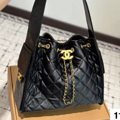 2025 軽い ショルダーバッグ/ショルダーバッグ CHANEL  シャネル   24CM