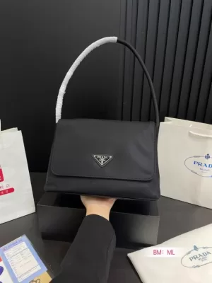 2025 洗練された わきの下包み PRADA  プラダ   27CM