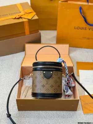 2025 クラシック ショルダーバッグ/ハンドバッグ LOUIS VUITTON ルイヴィトン 15CM