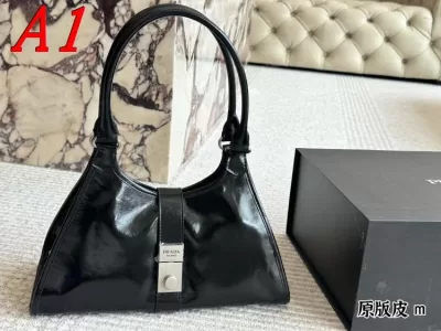 2025 シンプル わきの下包み PRADA  プラダ   32CM
