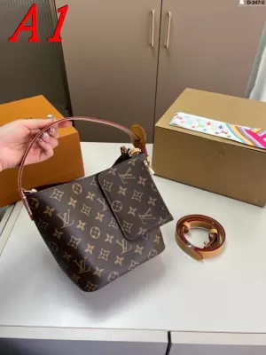 2025 ソフィスティケート ショルダーバッグ/ハンドバッグ LOUIS VUITTON  ルイヴィトン   17CM