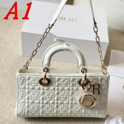 2025 バランスが良い ショルダーバッグ/ハンドバッグ DIOR ディオール 22CM