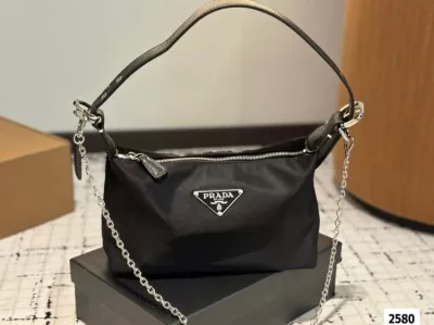 2025 新しい わきの下包み PRADA  プラダ   24CM