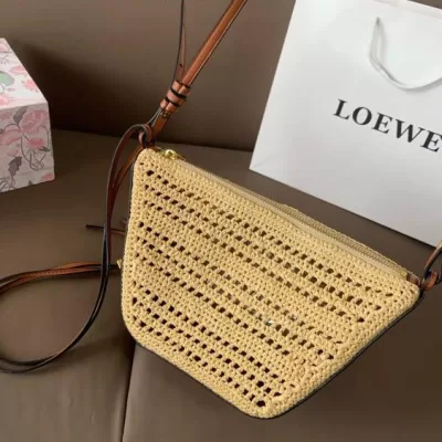 2025 特別感がある ショルダーバッグ/ショルダーバッグ LOEWE  ロエベ   18CM