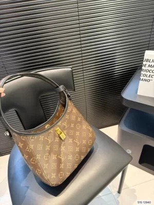 2025 モダン わきの下包み LOUIS VUITTON ルイヴィトン 24CM