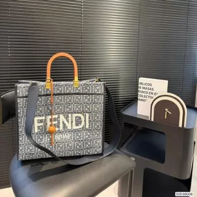 2025 ユニーク ショルダーバッグ/ハンドバッグ FENDI フェンデイ 35CM