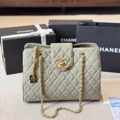 2025 コンパクト ショルダーバッグ/ショルダーバッグ CHANEL  シャネル   35CM