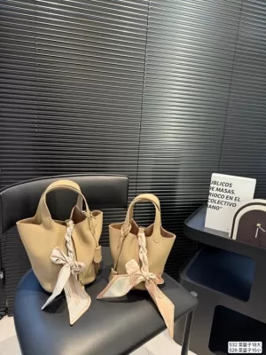 2025 こだわりの ショルダーバッグ/ハンドバッグ HERMES  エルメス   18CM/15CM