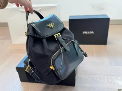 2025 魅力的 リュックサック PRADA  プラダ   21CM