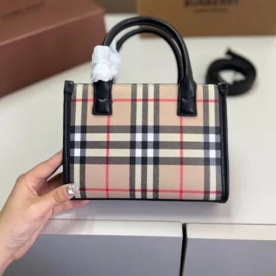 2025 クラシック トートバッグ BURBERRY  バーバリー   20CM