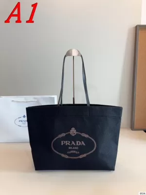 2025 デザイン性が高い ショルダーバッグ/ハンドバッグ PRADA  プラダ   37CM