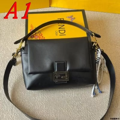 2025 クール ショルダーバッグ/ハンドバッグ FENDI フェンデイ 30CM