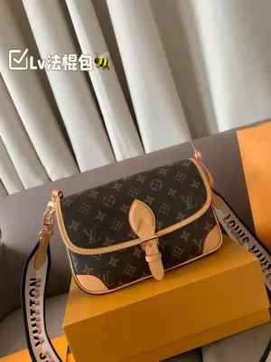 2025 エディトリアル ショルダーバッグ/ショルダーバッグ LOUIS VUITTON  ルイヴィトン   24CM