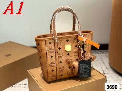 2025 機能的な ショルダーバッグ/ハンドバッグ MCM エムシーエム 20CM