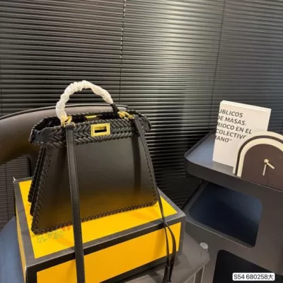 2025 フォーマル ショルダーバッグ/ハンドバッグ FENDI フェンデイ 27CM