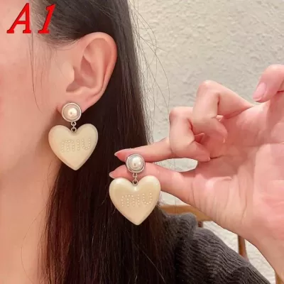 ミュウミュウ ピアス 2025SS ワンランク上の耐久性 MIU MIU