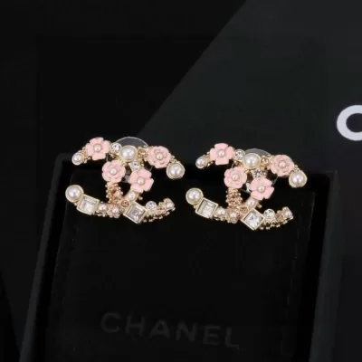 シャネル ピアス 2025SS スタイリッシュな定番 CHANEL