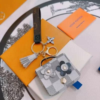 ルイヴィトン キーホルダー 2025SS 特別調達材料 LOUIS VUITTON