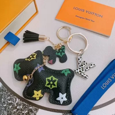 ルイヴィトン キーホルダー 2025SS どんな装いにも合う LOUIS VUITTON