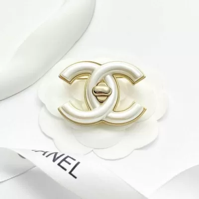 シャネル ブローチ 2025SS 時代を超える CHANEL