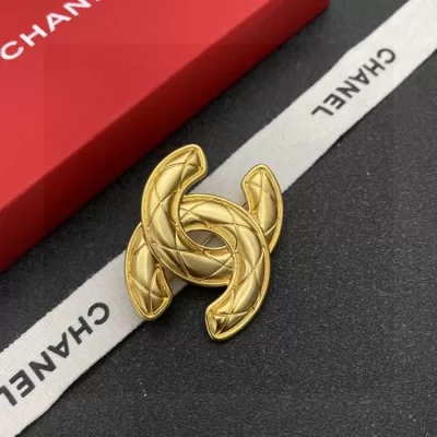 シャネル ブローチ 2025SS メッキ剥がれない CHANEL