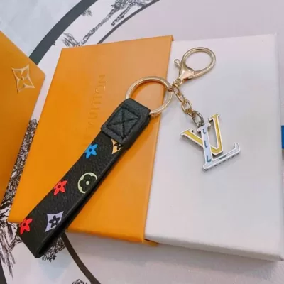 ルイヴィトン キーホルダー 2025SS ワードローブの定番 LOUIS VUITTON
