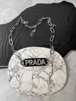 プラダ ネックレス 2025SS 変形しにくい PRADA