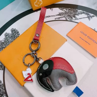 ルイヴィトン キーホルダー 2025SS 普遍的な美しさ LOUIS VUITTON