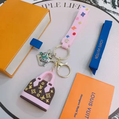 ルイヴィトン キーホルダー 2025SS コーデの要 LOUIS VUITTON