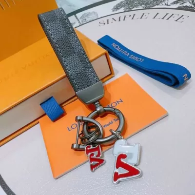 ルイヴィトン キーホルダー 2025SS 多层コーティング LOUIS VUITTON