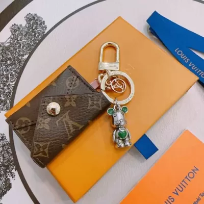 ルイヴィトン キーホルダー 2025SS 曲がりにくい LOUIS VUITTON