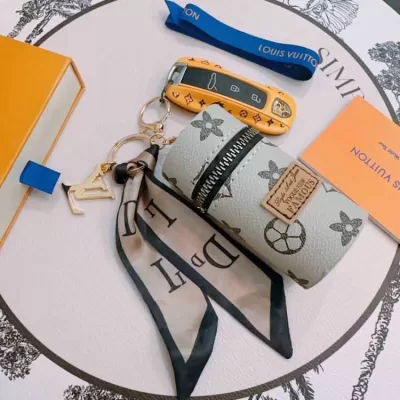 ルイヴィトン キーホルダー 2025SS 摩擦で色落ちしない LOUIS VUITTON