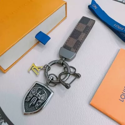 ルイヴィトン キーホルダー 2025SS 飽きの来ない LOUIS VUITTON