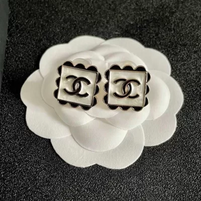 シャネル ピアス 2025SS 曲がりにくい CHANEL