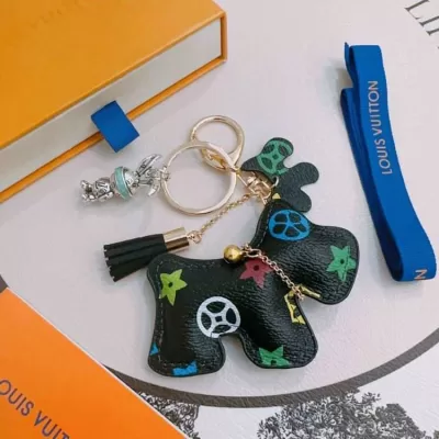ルイヴィトン キーホルダー 2025SS フォーマルにもカジュアルにも LOUIS VUITTON