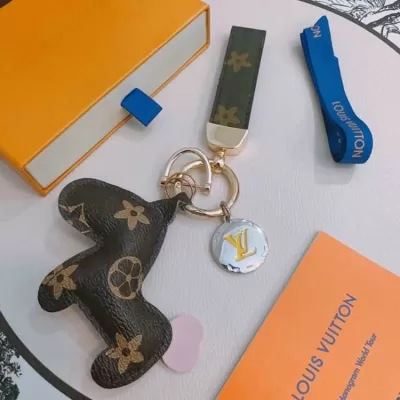 ルイヴィトン キーホルダー 2025SS 時を経ても輝く LOUIS VUITTON