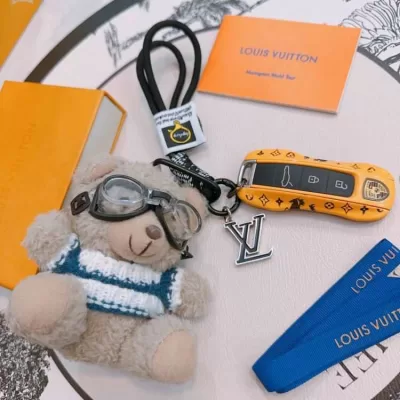 ルイヴィトン キーホルダー 2025SS 何年も使える LOUIS VUITTON