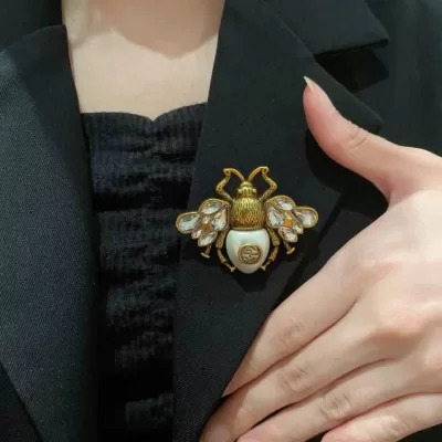 グッチ ブローチ 2025SS コーデの要 GUCCI