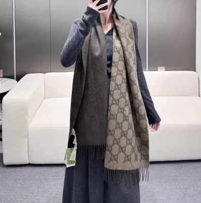 2025新作 グッチ ショール 人気 男女兼用
