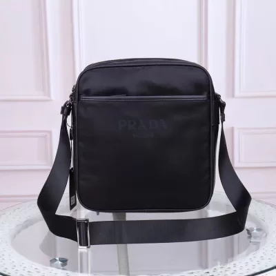 先行販売2026新品プラダメンズバッグ