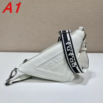 入荷予定2026SSプラダメンズバッグ