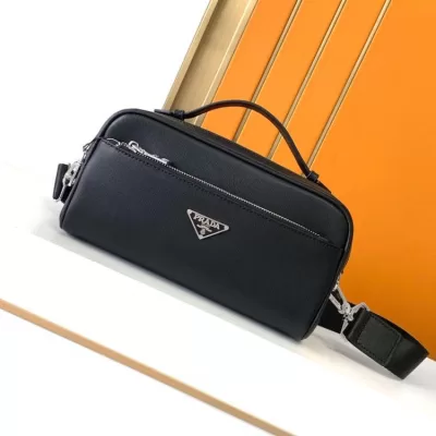 大注目日本未入荷2026新作プラダメンズバッグ