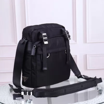 お勧め使える未入荷ブランド2026新品プラダメンズバッグ