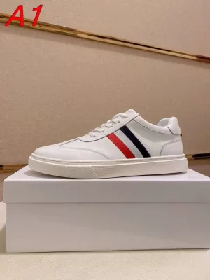 2026新作登場!【Thom Browne】スニーカー レザー 4バーストライプ White×トリコロール カジュアル